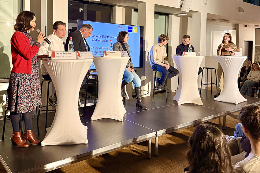 Podiumsdiskussion zur Landtagswahl in unserer Pausenhalle