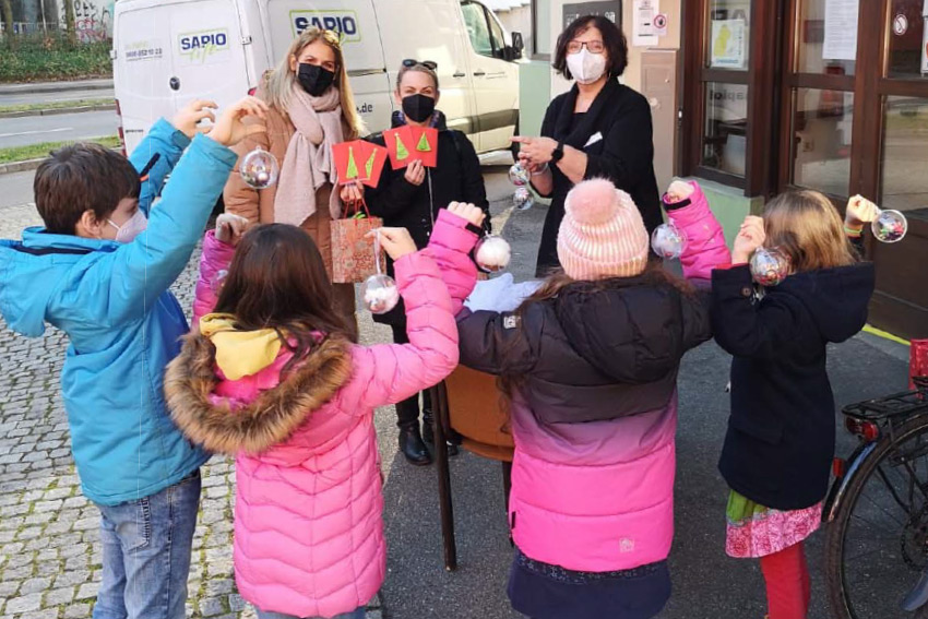 Grundschule zu Besuch im Pflegeheim