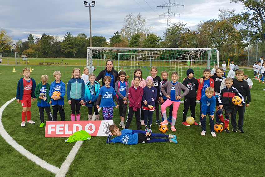 Die Grundschulklasse von Frau Herz beim Fußballturnier