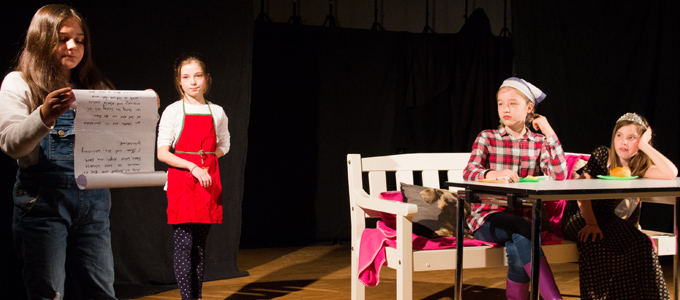 Wie wärs wenn alles anders wär? - Theaterstück der 5b