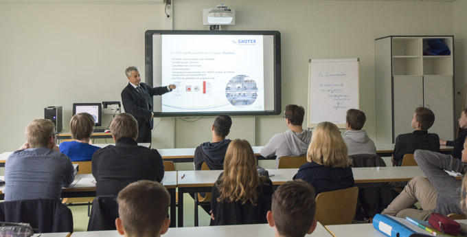 Zu Gast am Montessori Zentrum ANGELL: Martin Bismark, Geschäftsführer der Sauter Building Control International GmbH