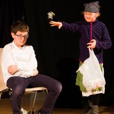 "Wie wär's, wenn alles anders wär..." - Theaterabend der 5b