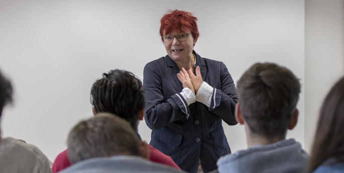 SPD-Landtagsabgeordnete Gabi Rolland zu Gast am Montessori Zentrum ANGELL