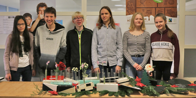 Schülerfirma der 9a beim Pausenverkauf