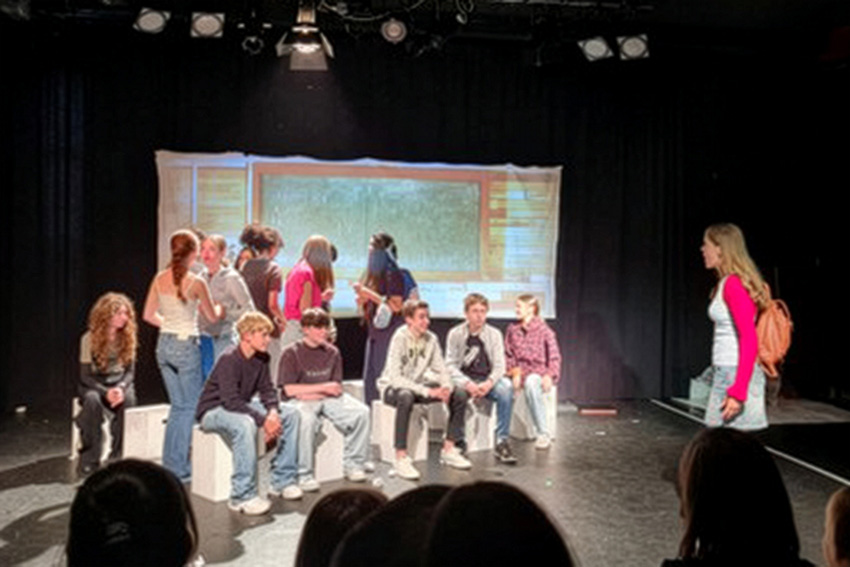 Premiere des Theaterstücks der 8b