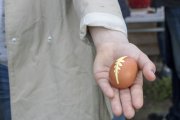 Eierfärben im Schulgarten