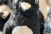 Pinguine aus Papier, Kleister und Gips
