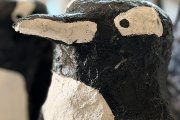 Pinguine aus Papier, Kleister und Gips