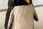 Pinguine aus Papier, Kleister und Gips